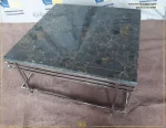 میز وسط رویه سنگ